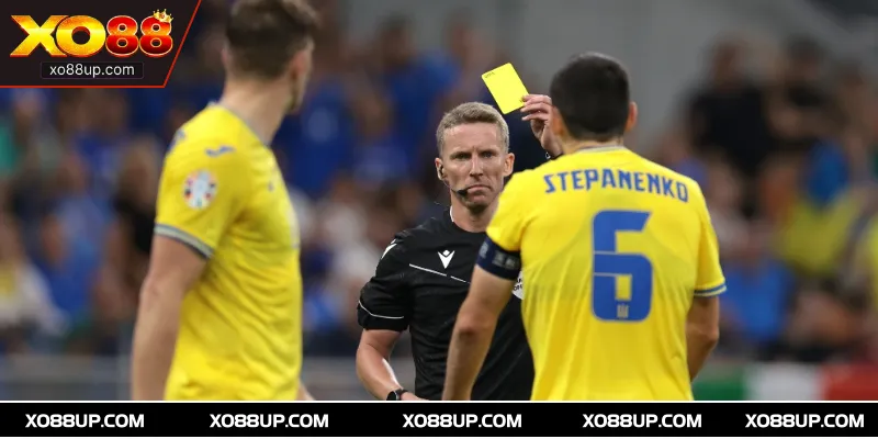 Dự đoán đội nào nhận Red card hoặc Yellow card đầu tiên với cuối cùng